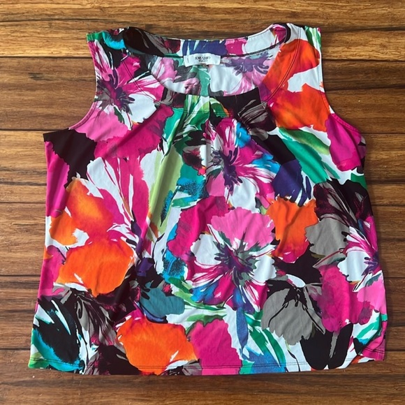 bundle of three pleated tanks. 🛍️ - Picture 4 of 4